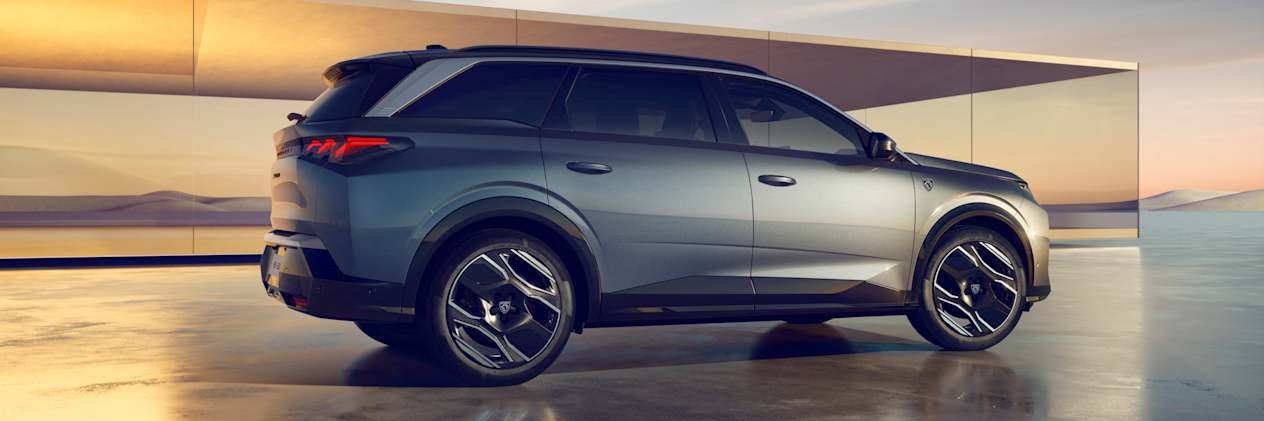Peugeot 5008 2024 : profil droit statique