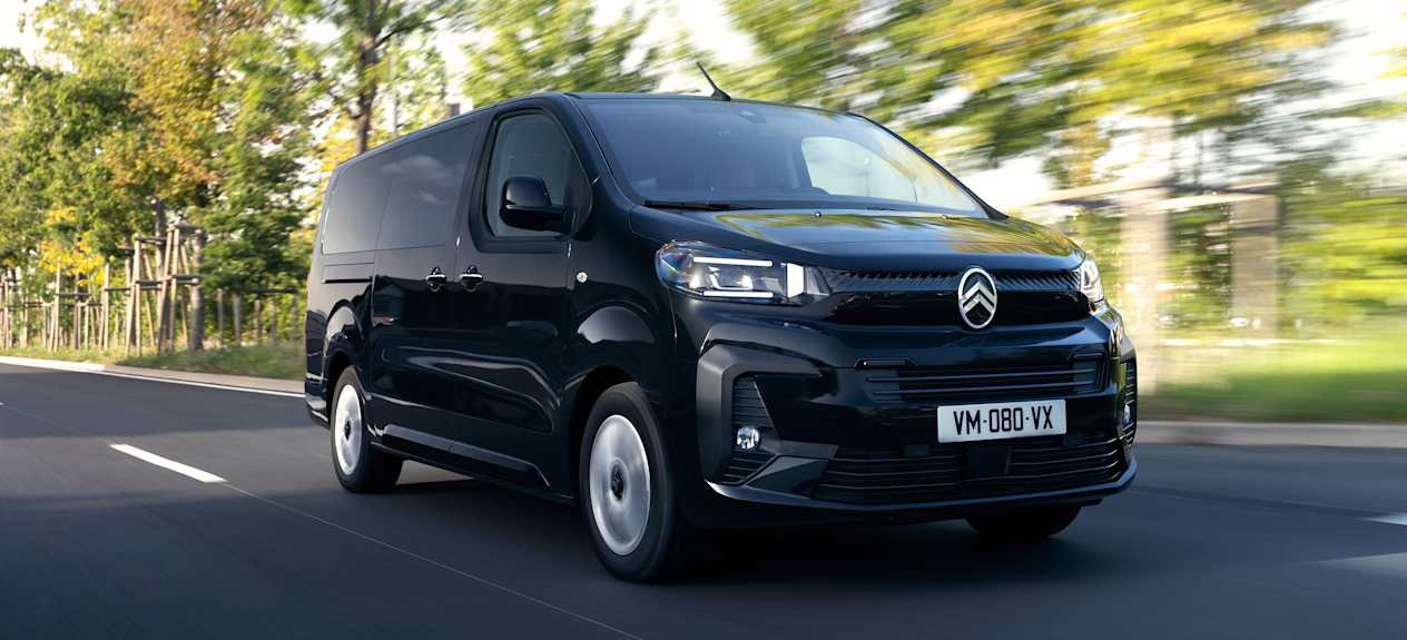Citroën Spacetourer 2024 : trois quarts avant droit sur route