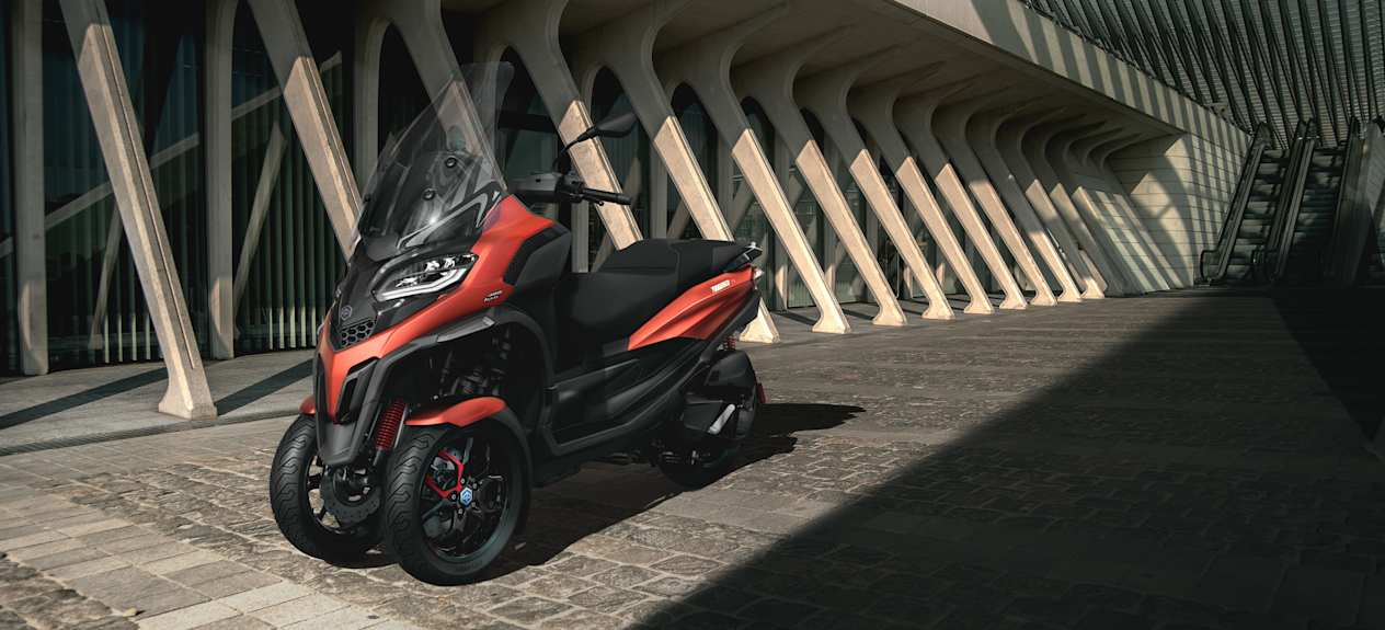 Piaggio MP3 Sport 400 trois quarts avant gauche