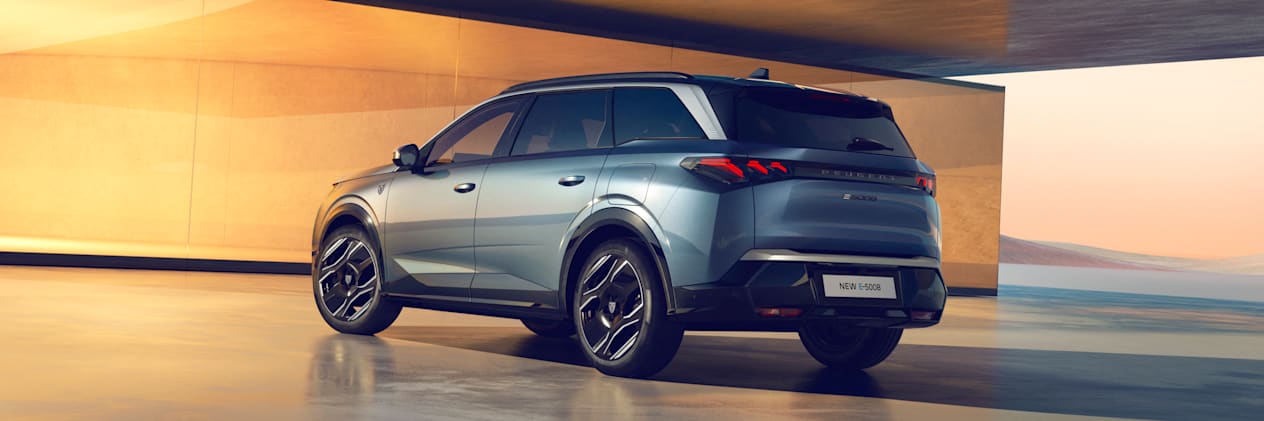 Peugeot 5008 2024 : trois quarts arrière gauche statique