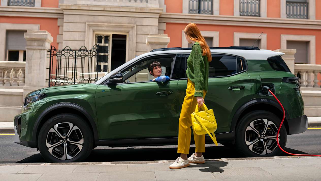 Citroën C3 Aircross 2024 : vue profil gauche garé en ville