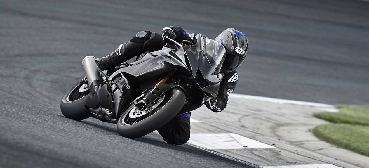 Yamaha R6 Race virage à gauche