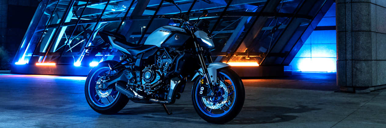 yamaha mt-07 2025 sur béquille latérale