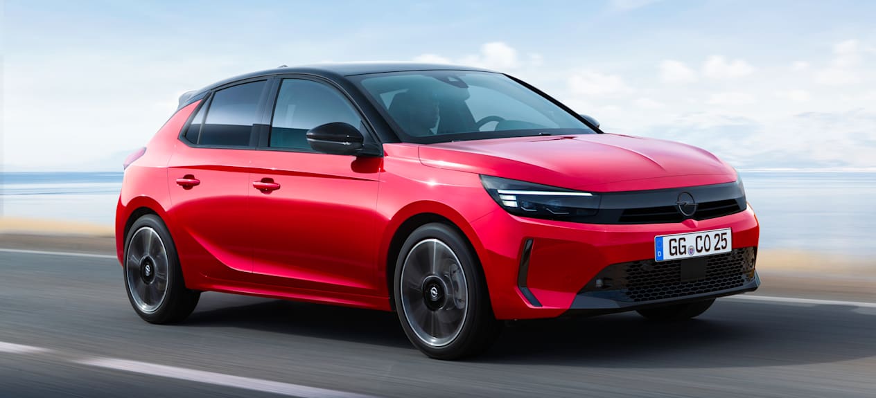 Opel Corsa 2023 : trois quarts avant droit sur route