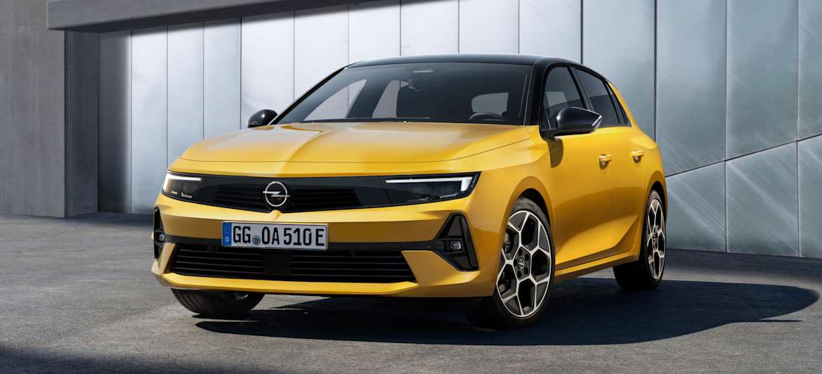 Opel Astra 2022 : trois quarts avant gauche statique