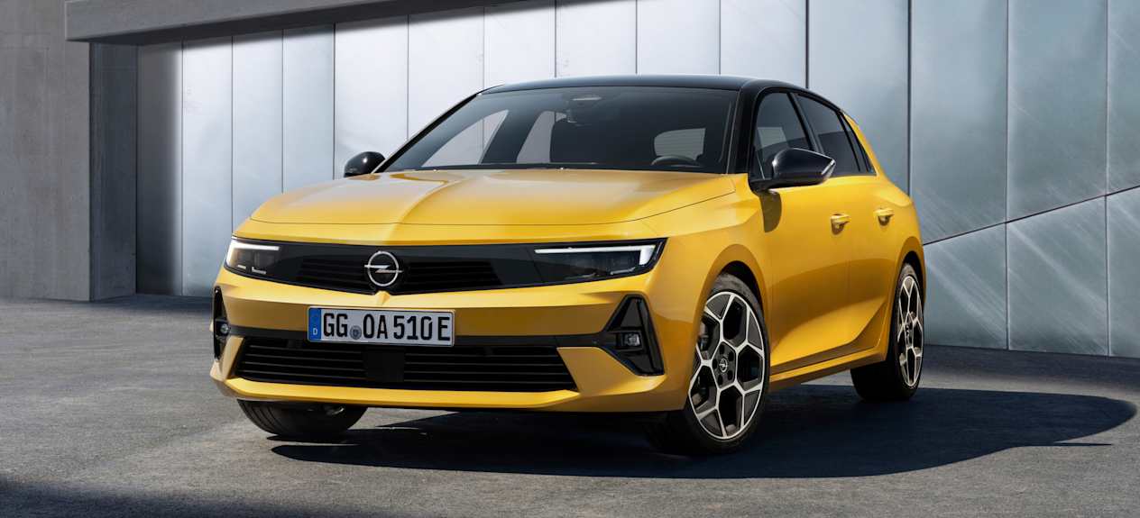 Opel Astra 2022 : trois quarts avant gauche statique