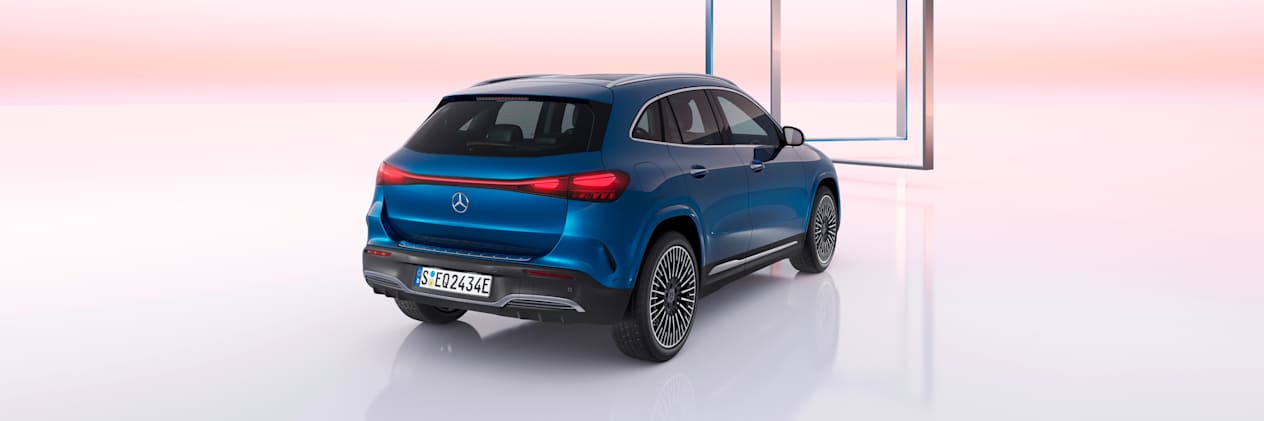 Mercedes EQA 2024 : trois quarts arrière droit plongeant