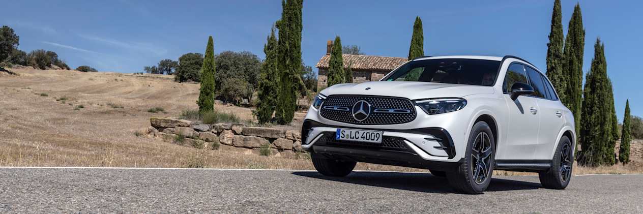 Mercedes-Benz GLC 2022 : trois quarts avant gauche en contre-plongée