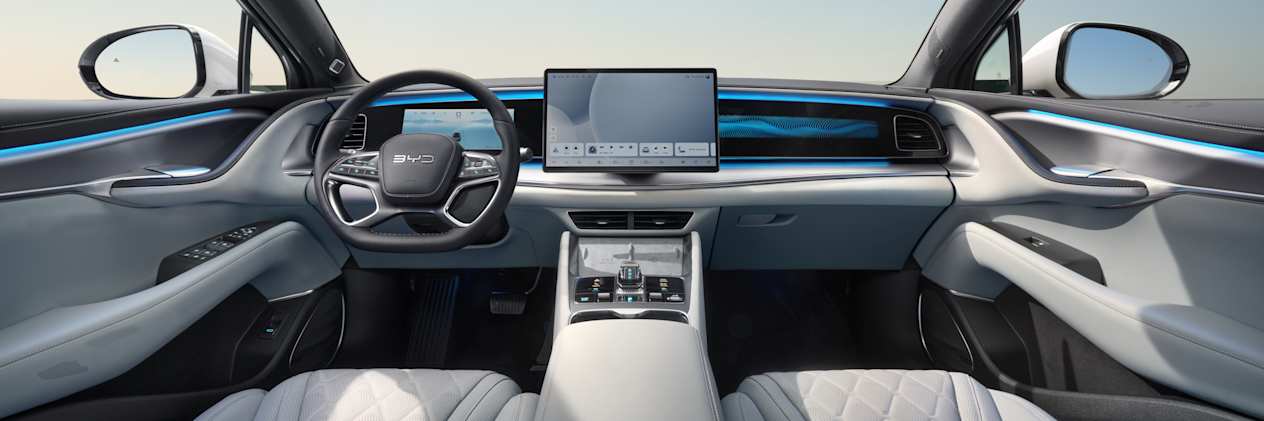 BYD Sealion 7 2024 : intérieur blanc et planche de bord