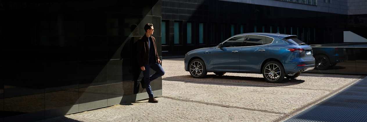 Maserati Levante avec mannequin