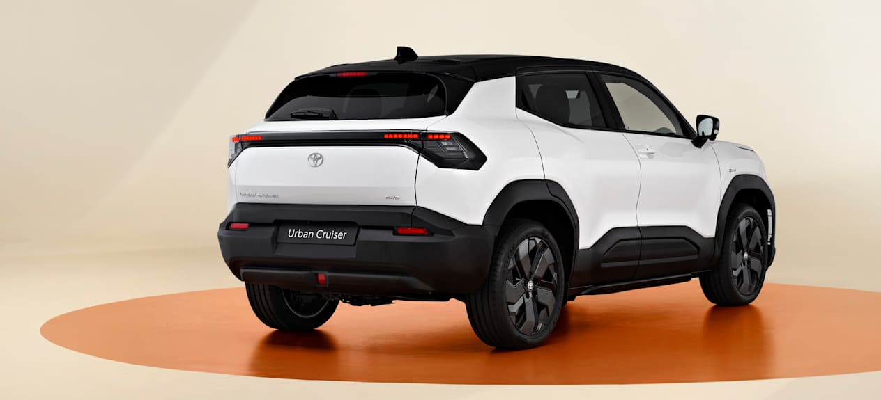 Toyota Urban Cruiser 2025 : trois quarts arrière droit statique