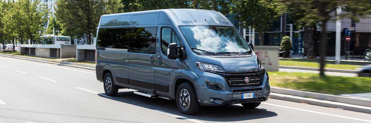 Fiat Ducato Combi dans la rue