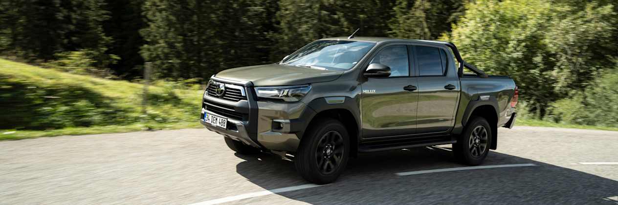 Toyota Hilux 2020 : trois quarts avant gauche sur route