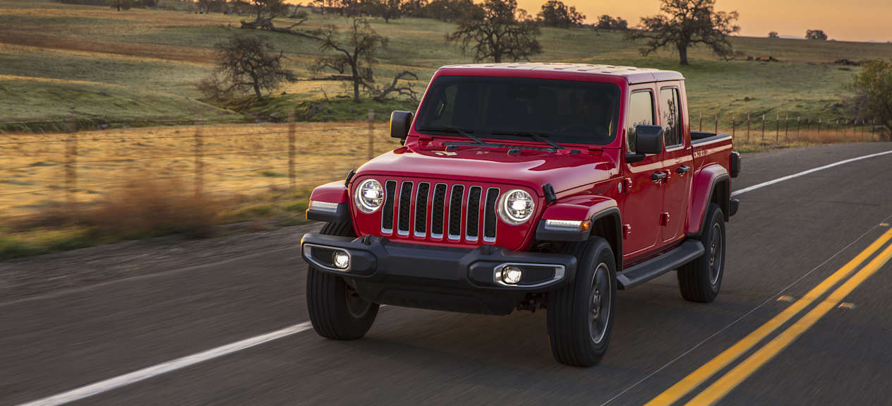 Jeep Gladiator 2022 : Trois quart avant gauche en rouge