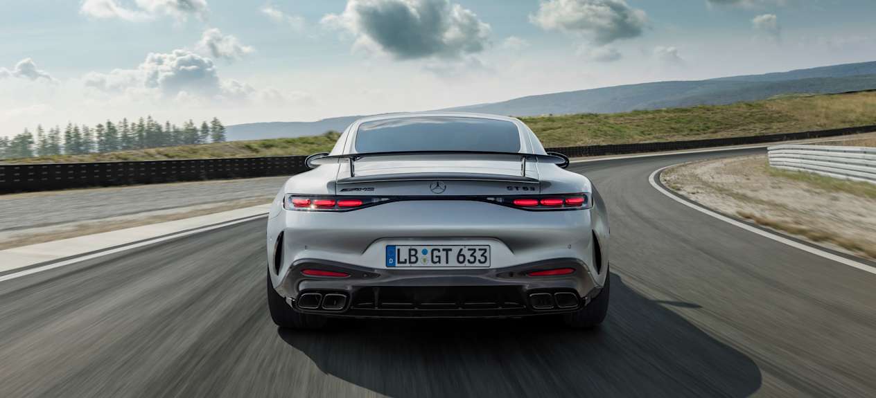 Mercedes-AMG GT 2023 : face arrière sur circuit