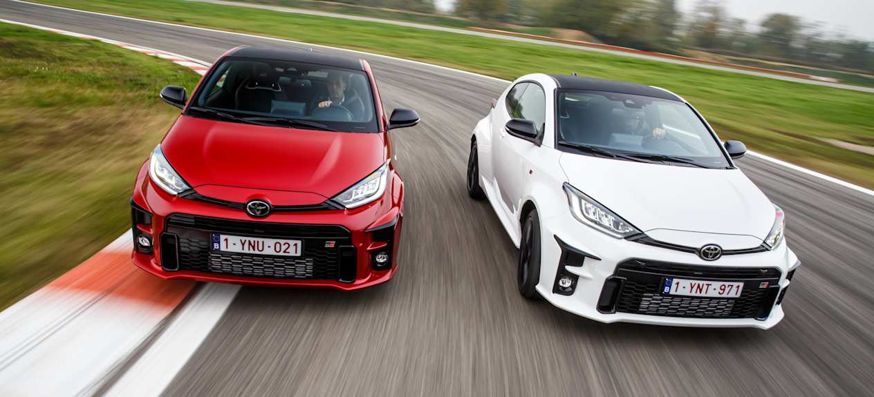 Toyota GR Yaris 2020 :  rouge et blanche face avant sur circuit