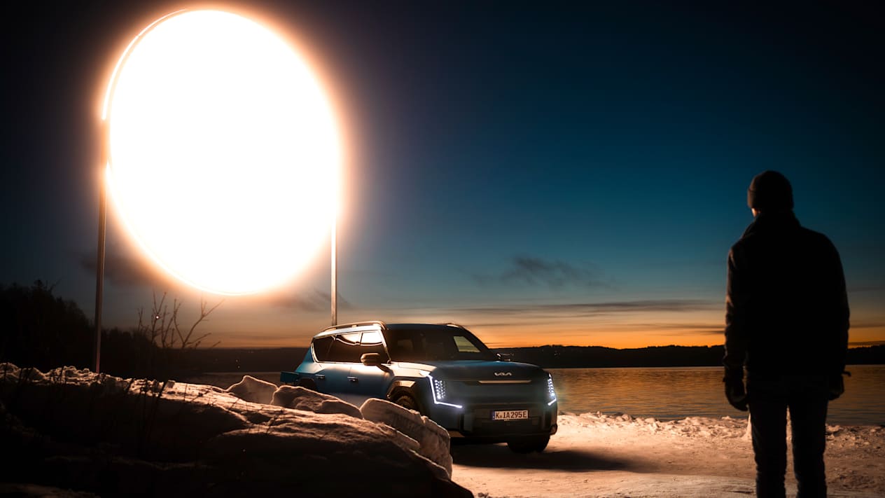 Kia EV9 Powers a light in Norway outdoor