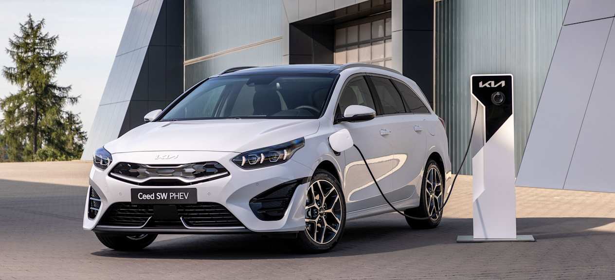 Kia Ceed SW PHEV 2021 : trois quarts avant en charge