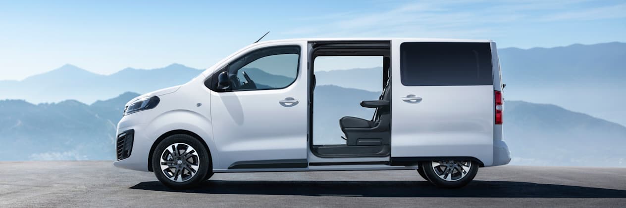 Opel Zafira Life statique profil portes latérales ouvertes