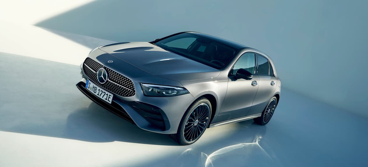 Mercedes Classe A 2023 : Trois quart avant gauche en biais