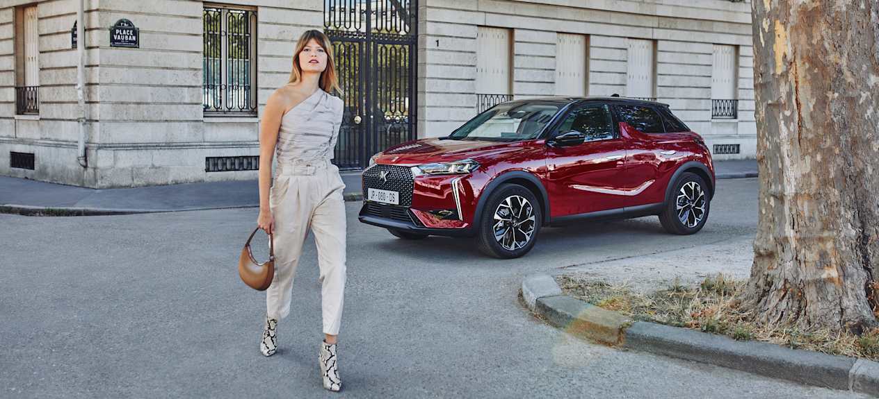 DS 3 : trois quarts avant gauche avec modèle
