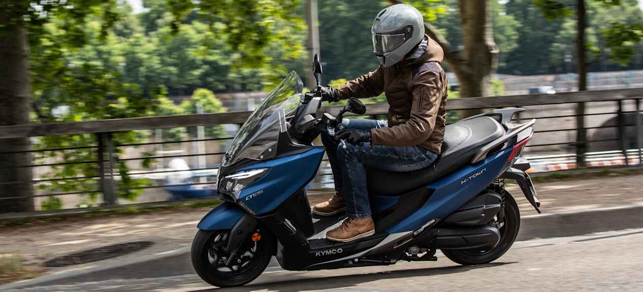 Kymco X.Town City 125 2024 : profil gauche en ville