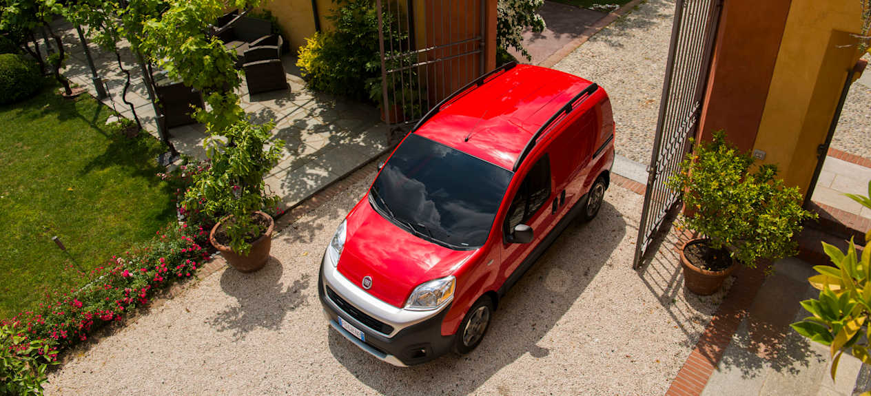 Fiat Fiorino rouge vue de dessus