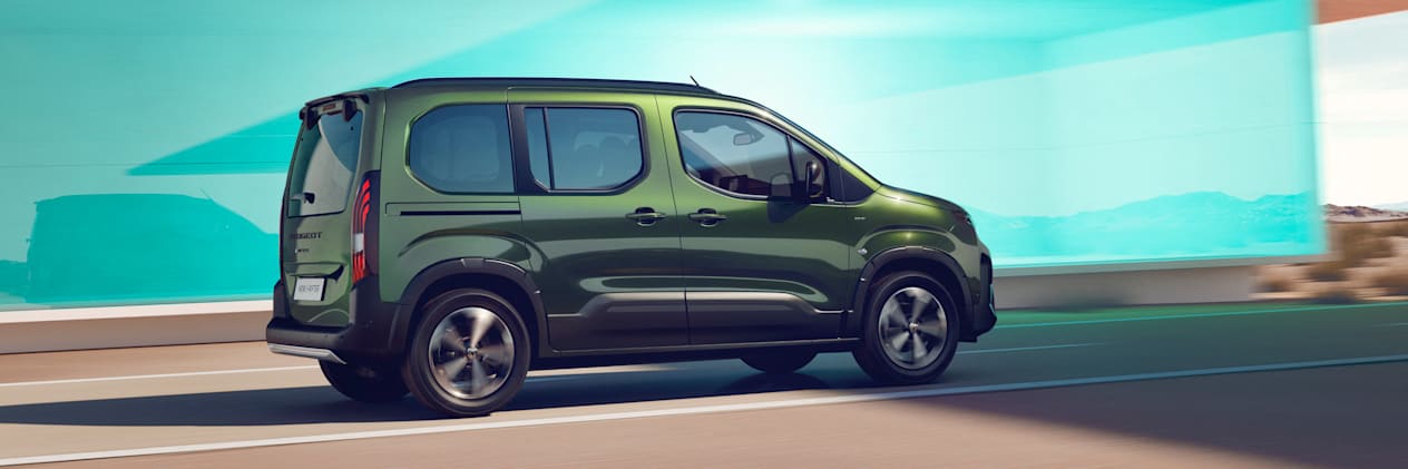Peugeot Rifter 2024 : profil droit sur route