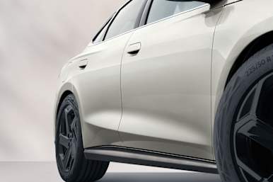 Double waistlines for a dynamic look