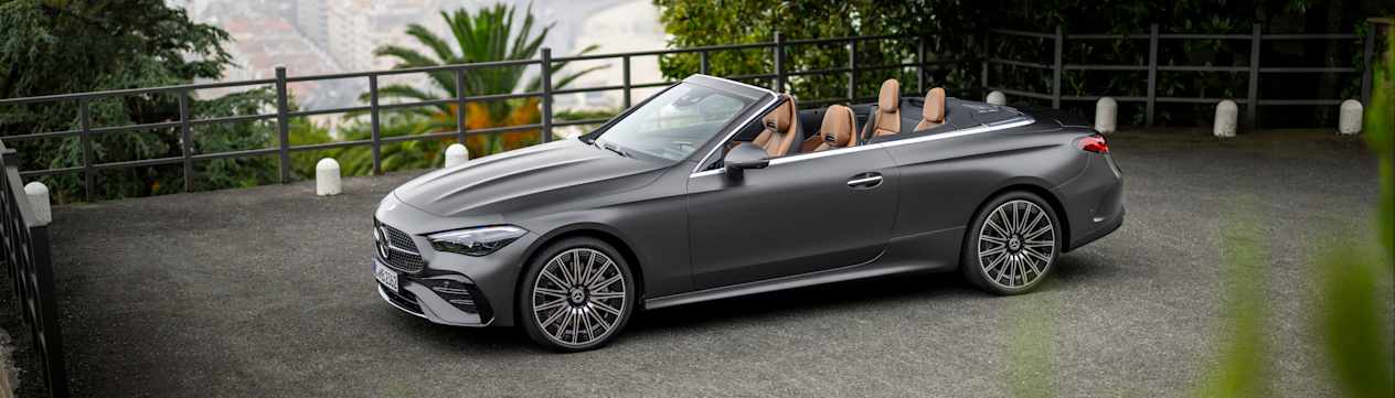 Mercedes CLE Cabriolet 2024 : décapotée profil gauche statique en contre-plongée