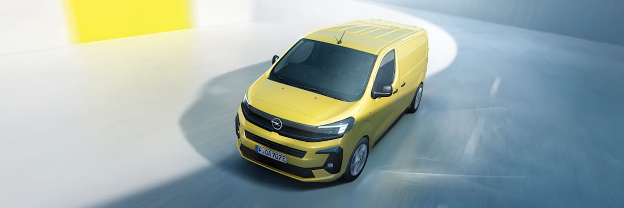Opel Vivaro 2024 : vue trois quarts avant gauche plongeante