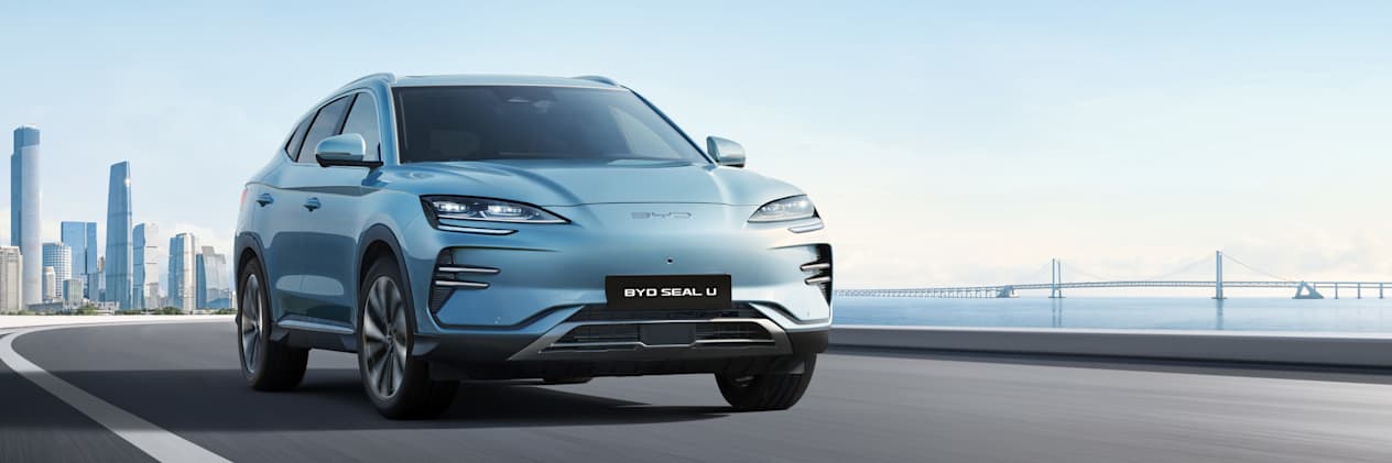 BYD Seal U 2023 : face avant sur route