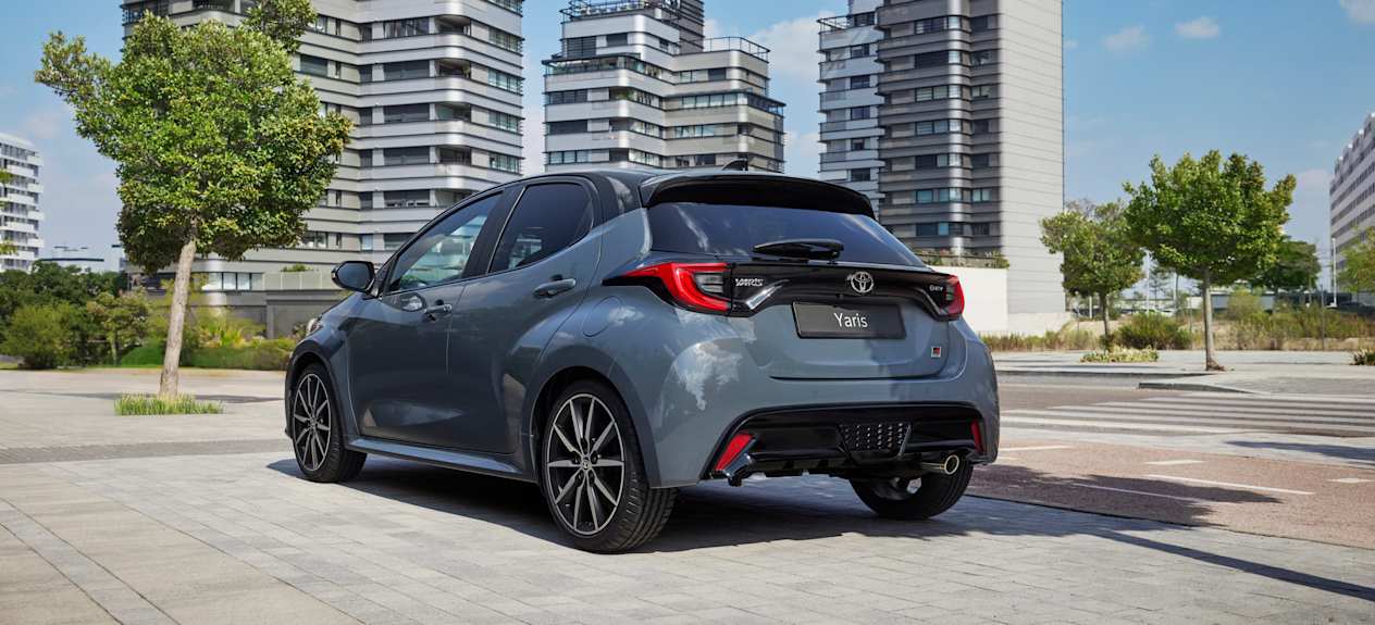 Toyota Yaris GR Sport 2025 : trois quarts arrière gauche statique