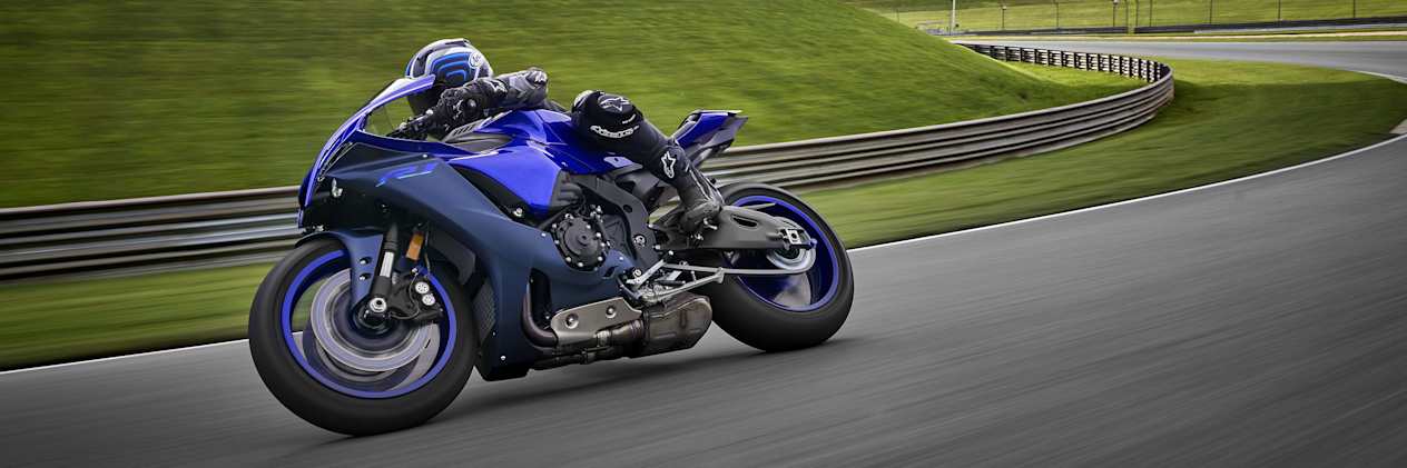 Yamaha R1 inclinée en virage