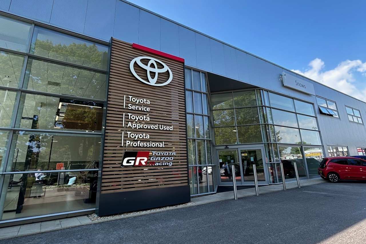 Snows Toyota Hedge End 
