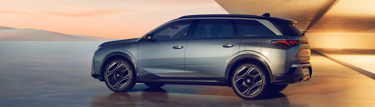 Peugeot 5008 2024 : profil gauche statique