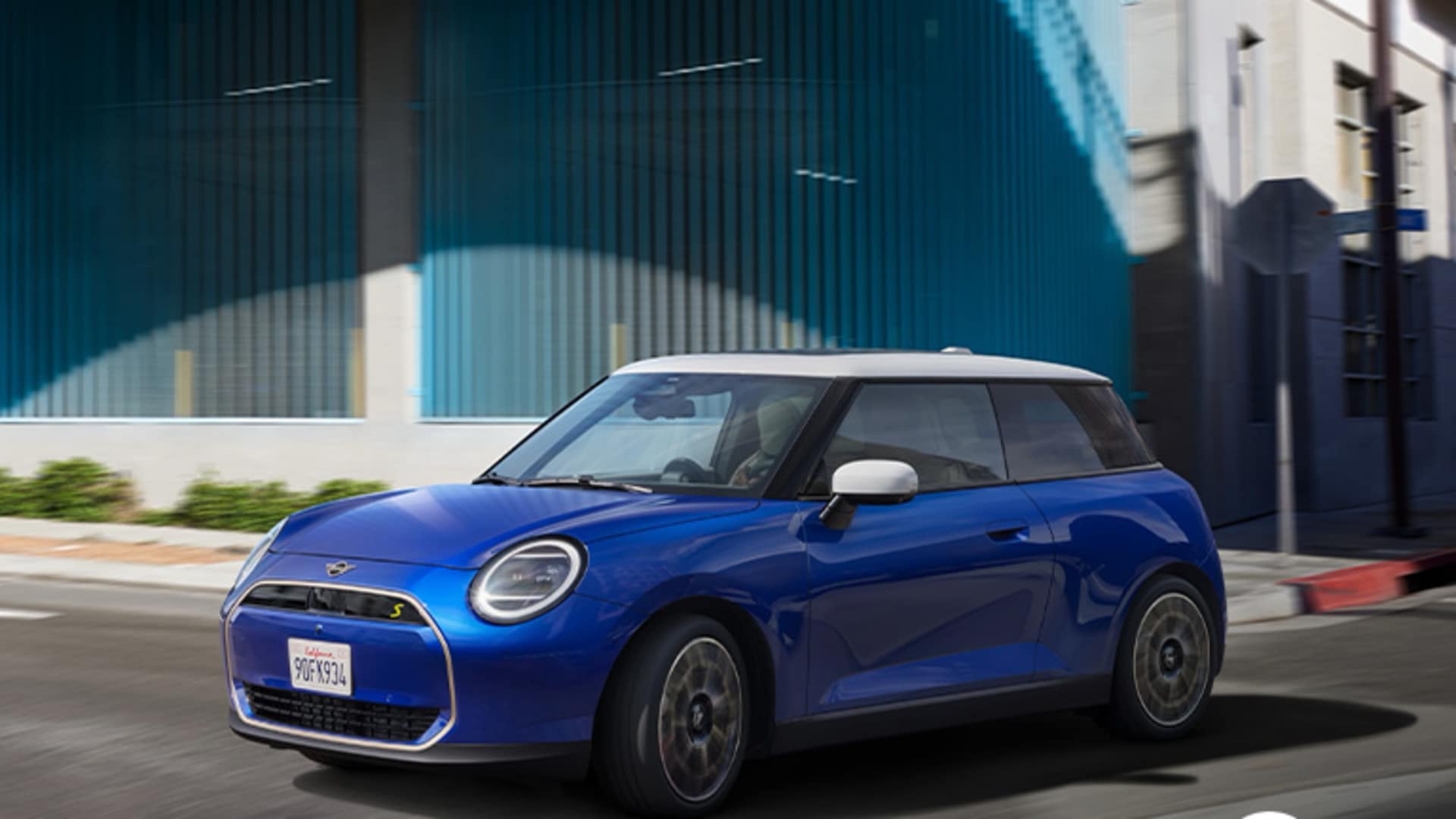 السيارة MINI Cooper الجديدة 