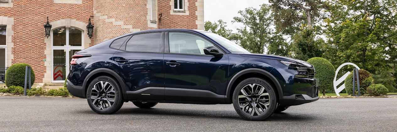 Citroën C4X 2025 : profil droit statique