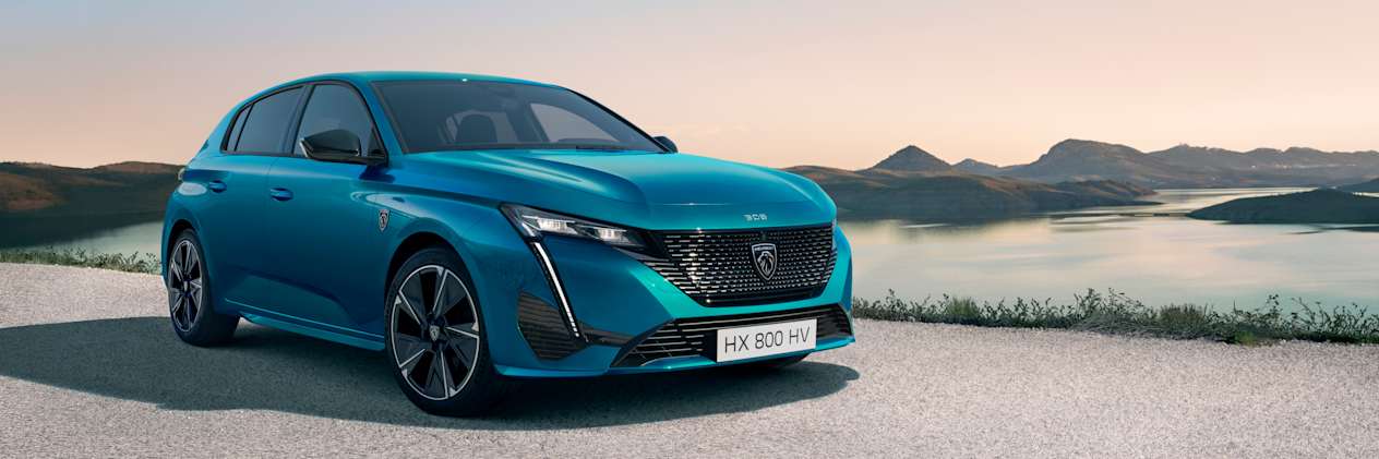 Peugeot 308 2024 : trois quarts avant droit statique