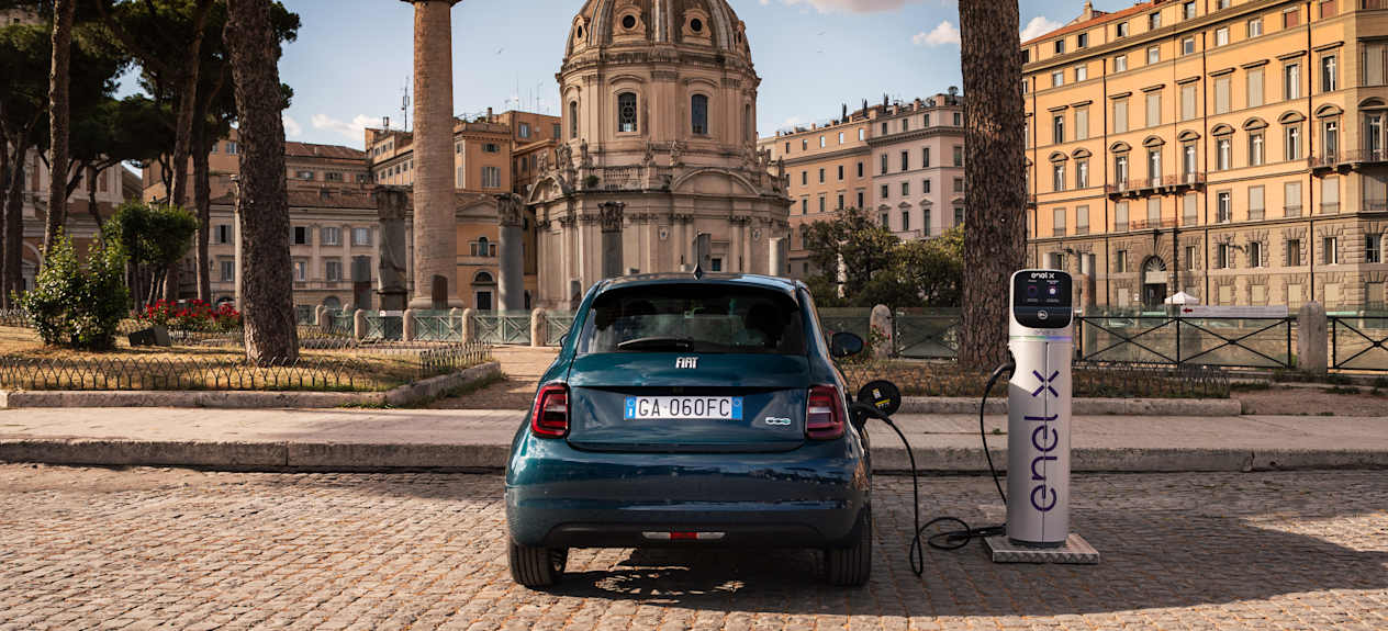Fiat 500 500e électrique berline la Prima en charge