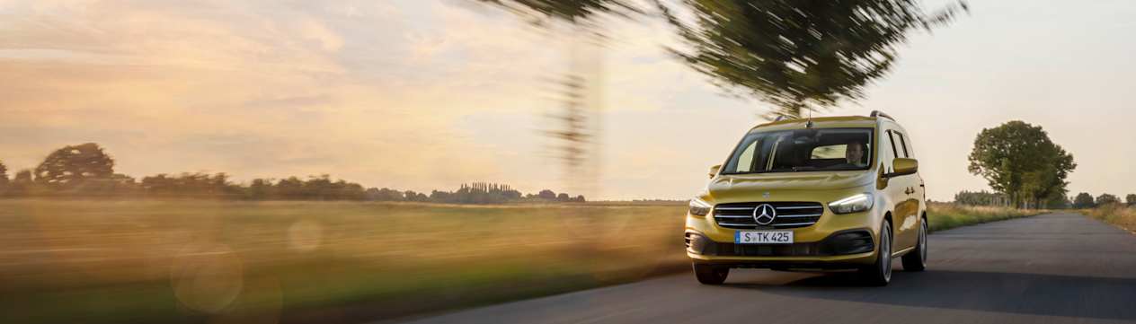 Mercedes Classe T 2022 : face avant sur route