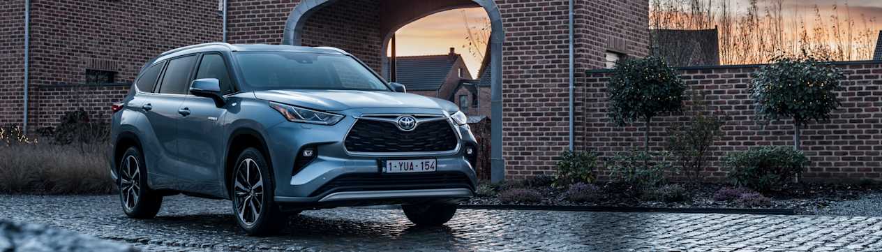 Toyota Highlander 2021 : trois quarts avant droit