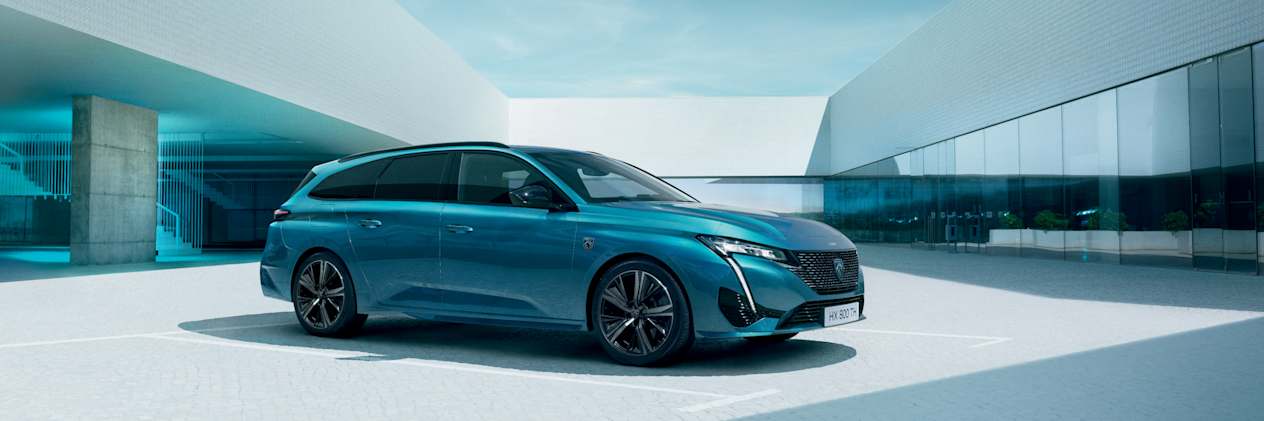 Peugeot 308 SW 2024 : trois quarts avant droit statique