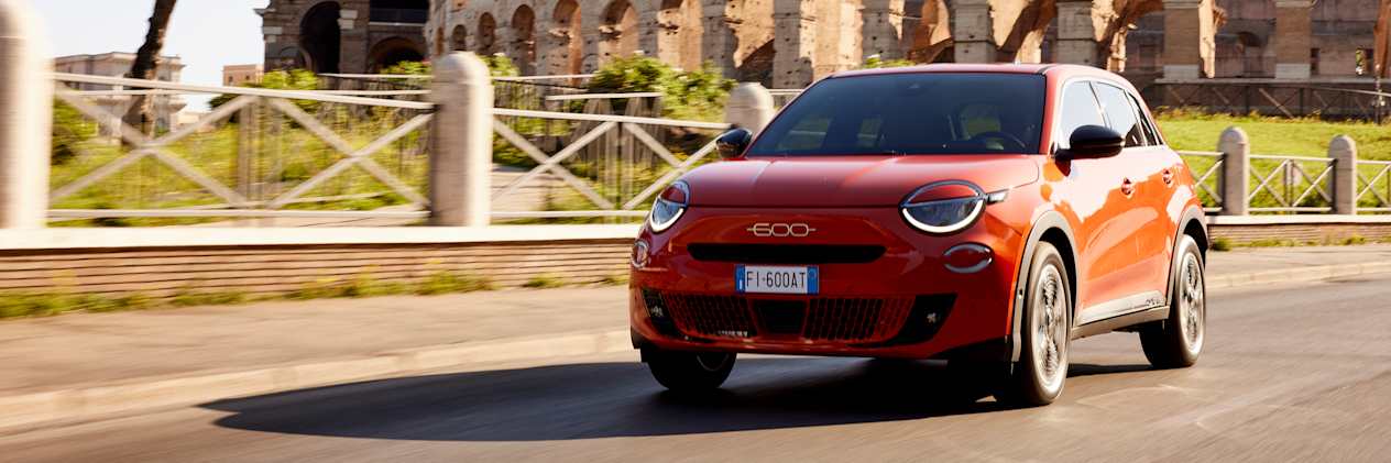 Fiat 600 La Prima : trois quarts avant gauche sur route