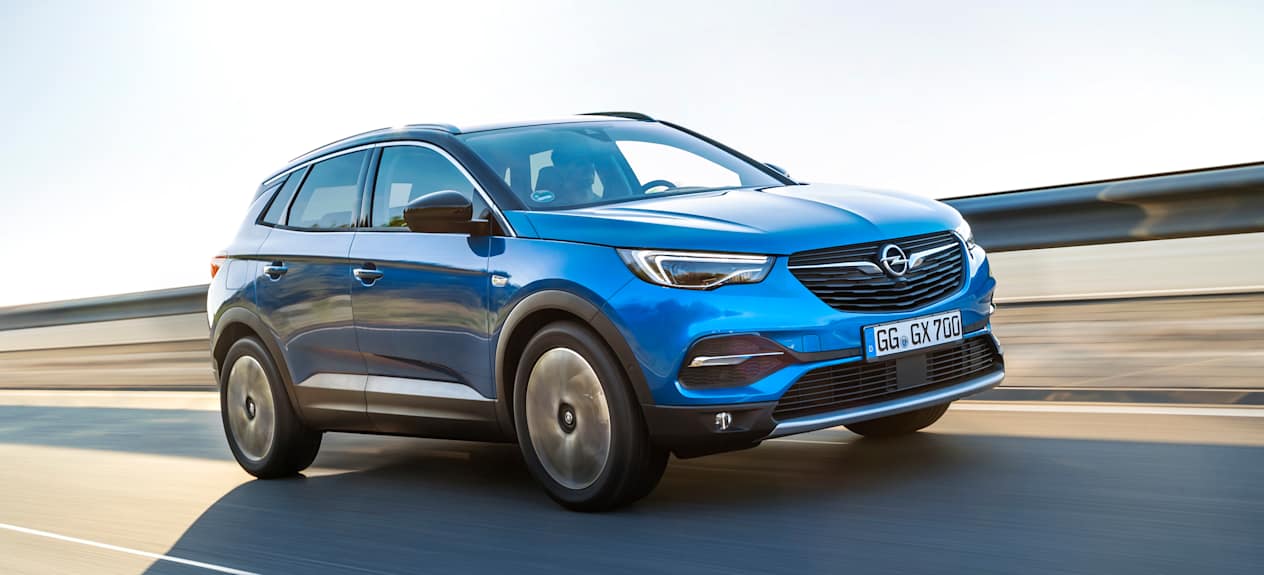 Opel Grandland X bleu trois-quarts avant