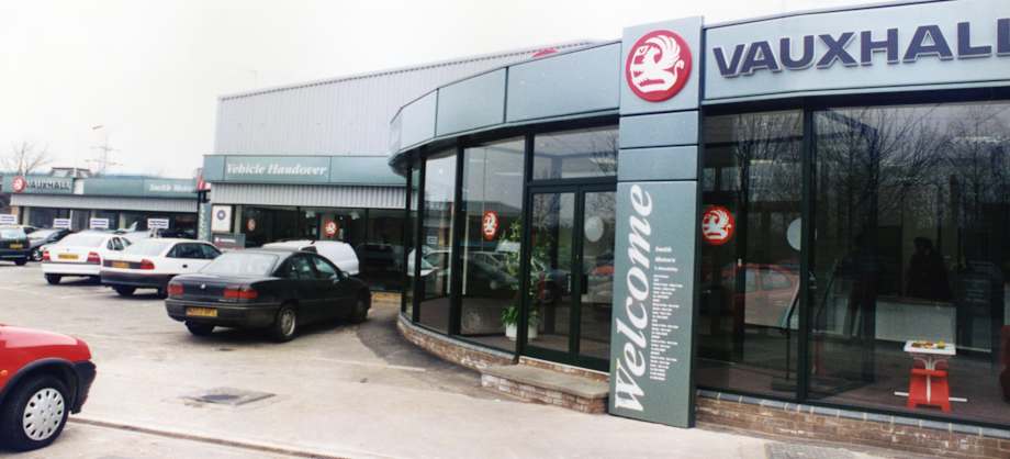 smiths_vauxhall_bretton_1996.jpg
