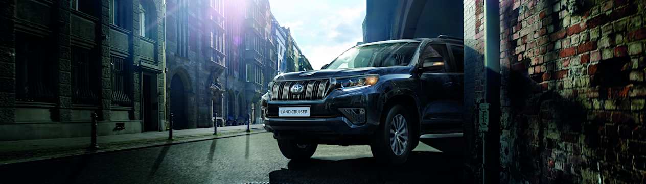 Toyota Land Cruiser : trois quarts avant gauche en ville