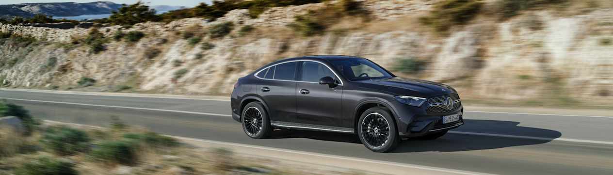 Mercedes GLC Coupé 2023 : vue de profil droit sur route