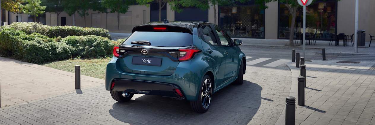 Toyota Yaris 2025 : face arrière sur route