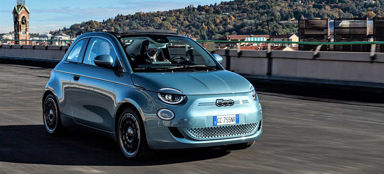 Fiat 500 BEV électrique cabriolet sur la route